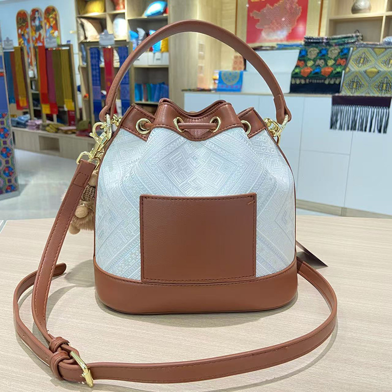 （工美）福袋包（素白几何纹）